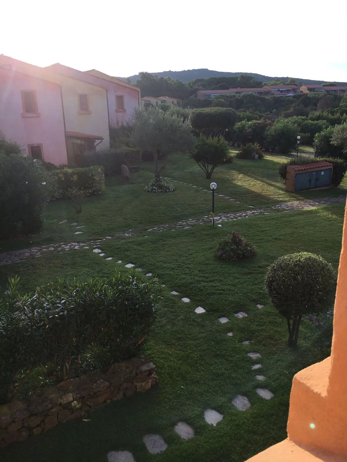 giardino di una villa per vacanze al mare