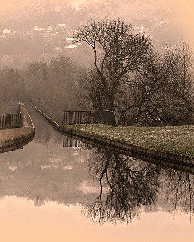 Canal tourism Telford's Aqueduct Trevor