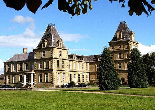 Lindisfarne College was a private school or independent school. It was founded in 1891