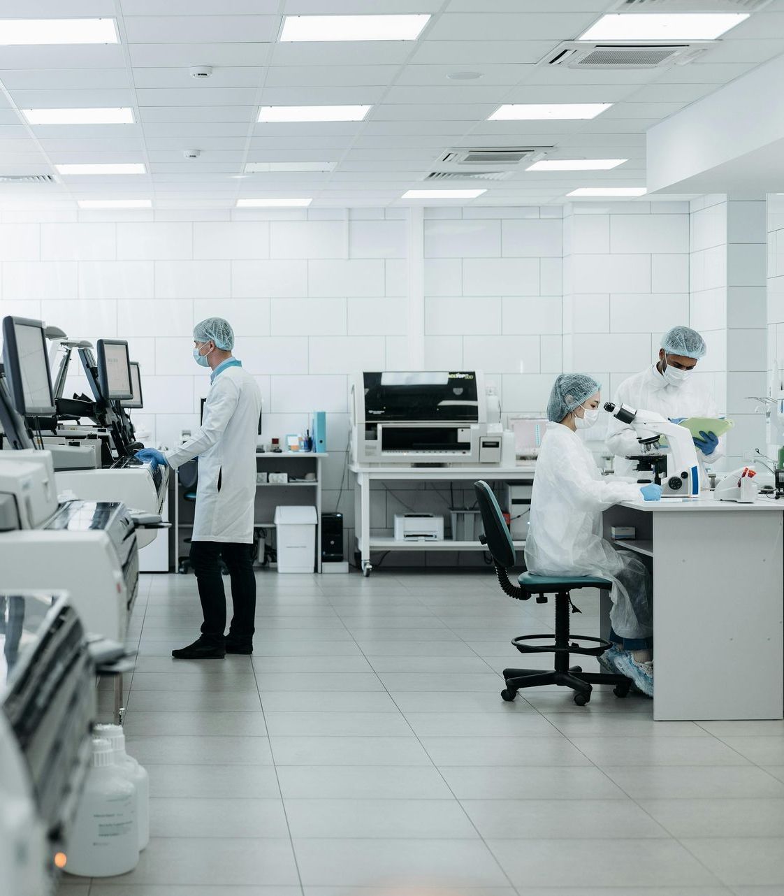 A group of scientists are working in a laboratory.