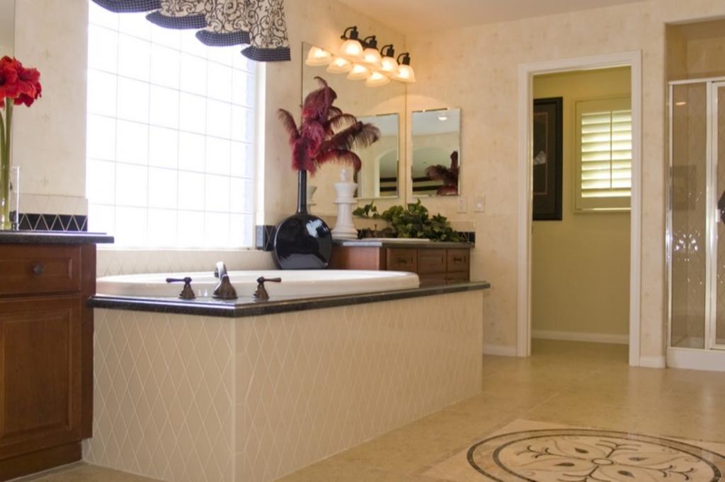 Spacious bathroom with bath tub