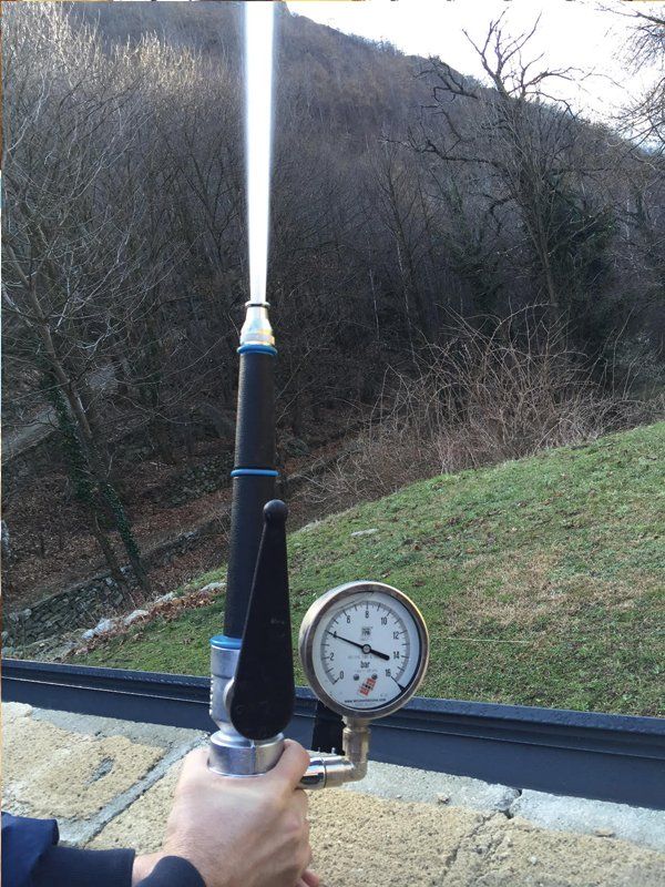 estintore in funzione