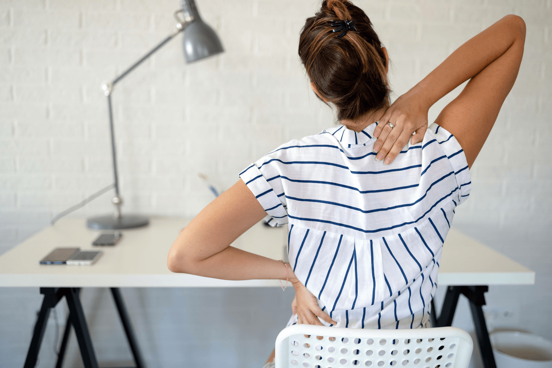 Woman with Back Pain – Philadelphia, PA – Advanced Physical Therapy