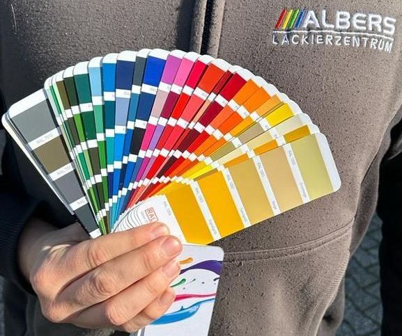 RAL Farbtonfächer - wir bieten Ihnen Lackierung in allen RAL Farben