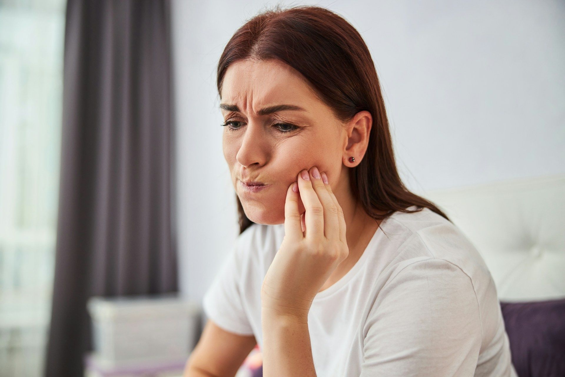 woman with oral pain