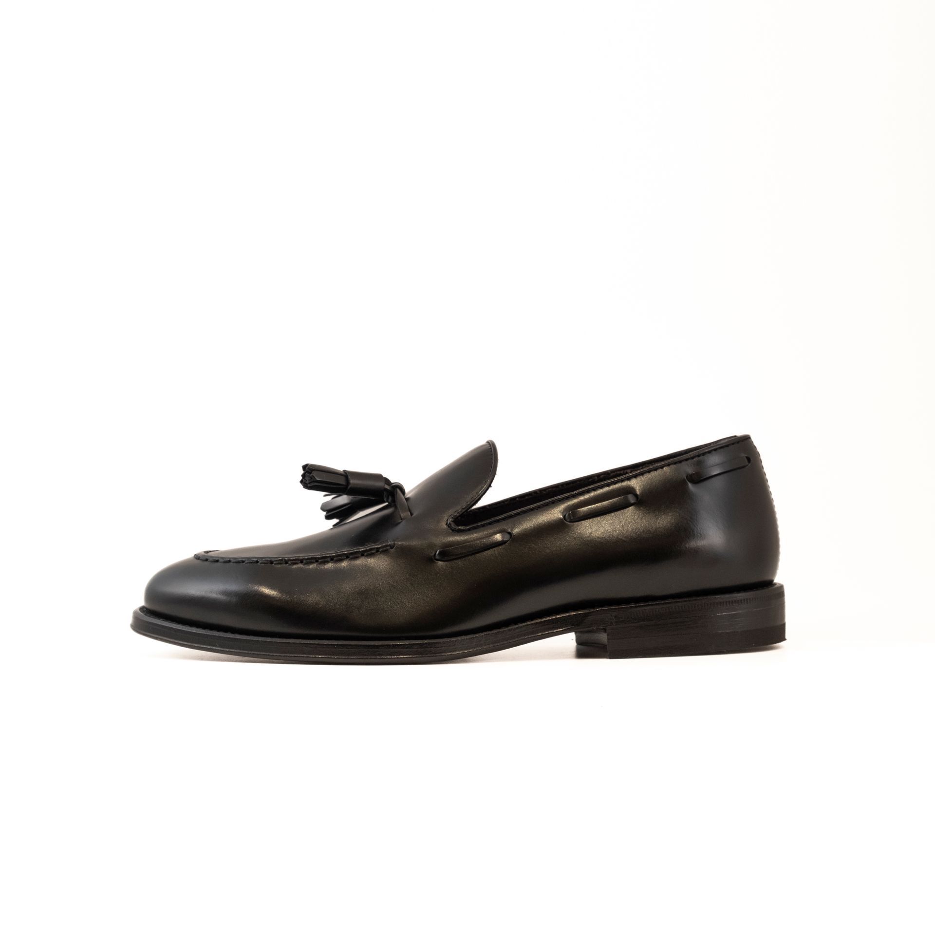 HENDERSON TASSEL LOAFERS  spazzolato nero ,  fondo cuoio