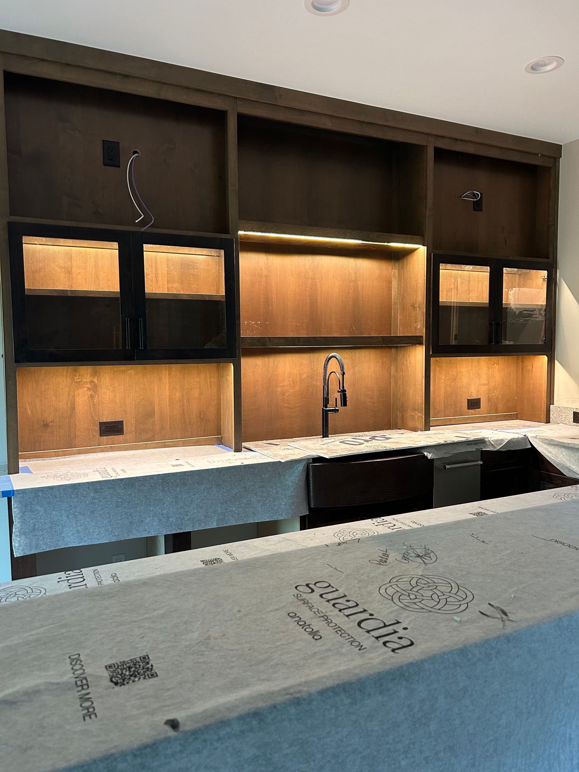 A kitchen with a counter top that says ' scotch ' on it