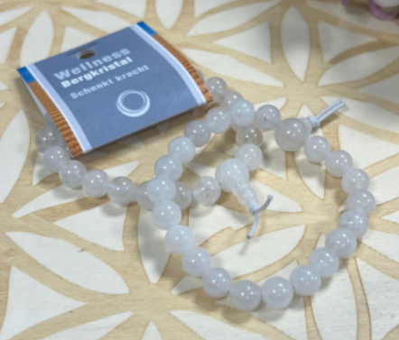 Lichtblauwe kralenarmband.