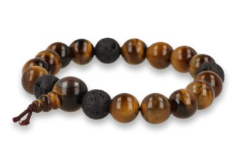 Armband van tijgeroog en zwarte lavakralen, bruin touw, bovenaan geknoopt.