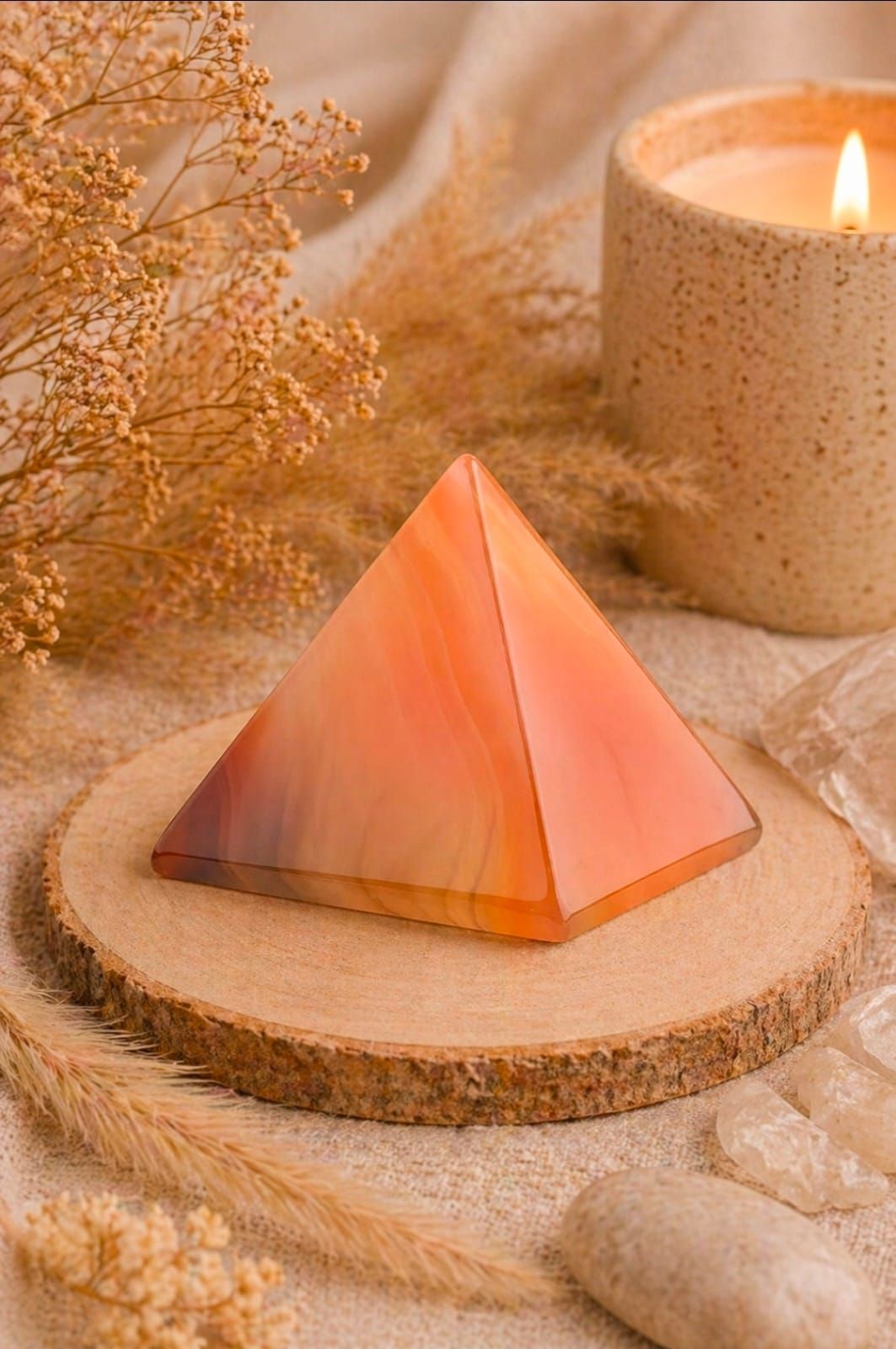 Carnelian gemstone pyramid - 3.5 cm