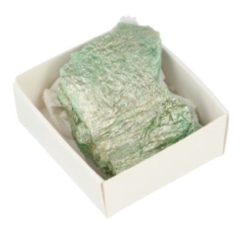 Robijn Fuchsiet in een doosje