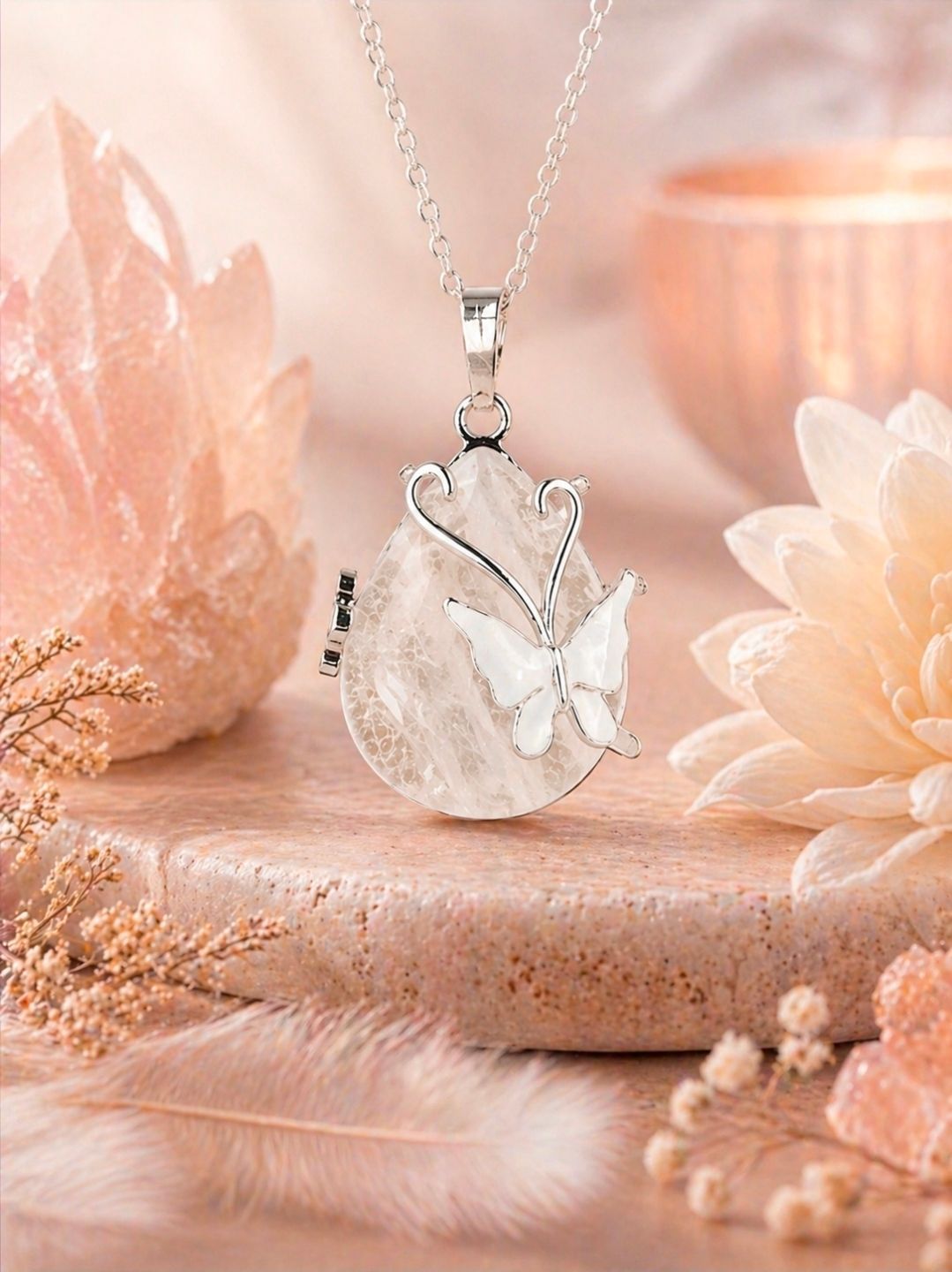 Ketting hanger Bergkristal - Vlinder / 2 cm