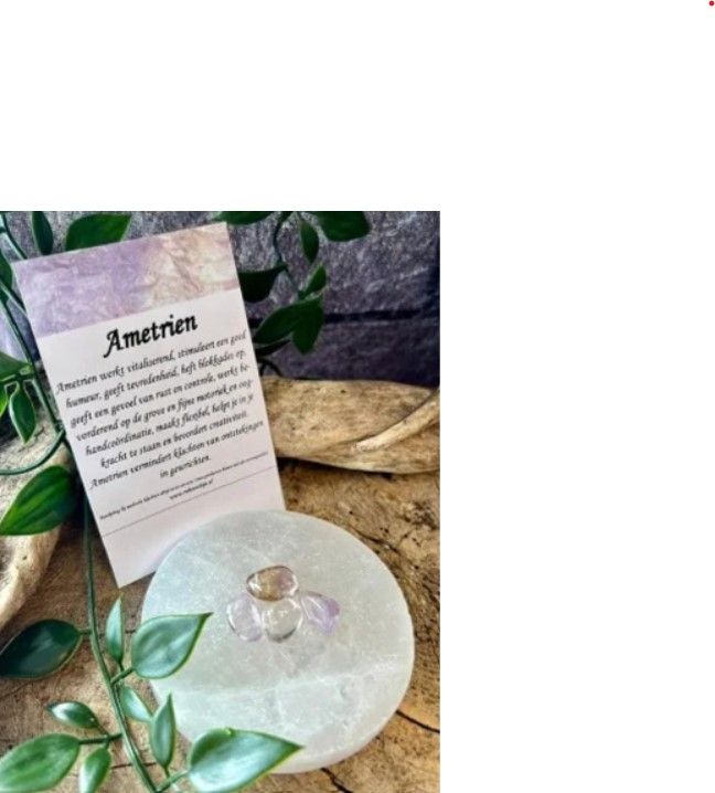 Vier getrommelde edelstenen in de kleuren roze, wit en goud op een witte achtergrond.