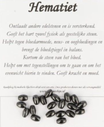 Zwarte ovale visloodjes verspreid over een witte ondergrond.