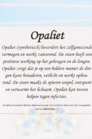 Vijf gefacetteerde, iriserende, ronde, witte kralen.