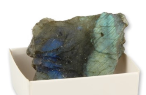 Labradoriet in  een doosje