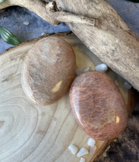 Maansteen Oranje - Handsteen (geboortesteen Juni)