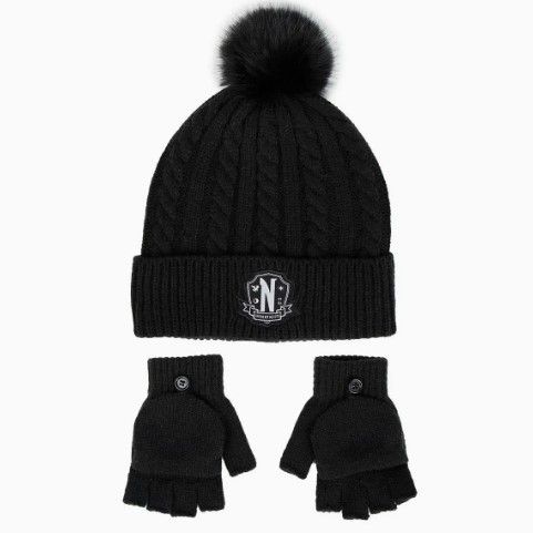 Zwarte kabelgebreide muts met pompon en afritsbare handschoenen met het 