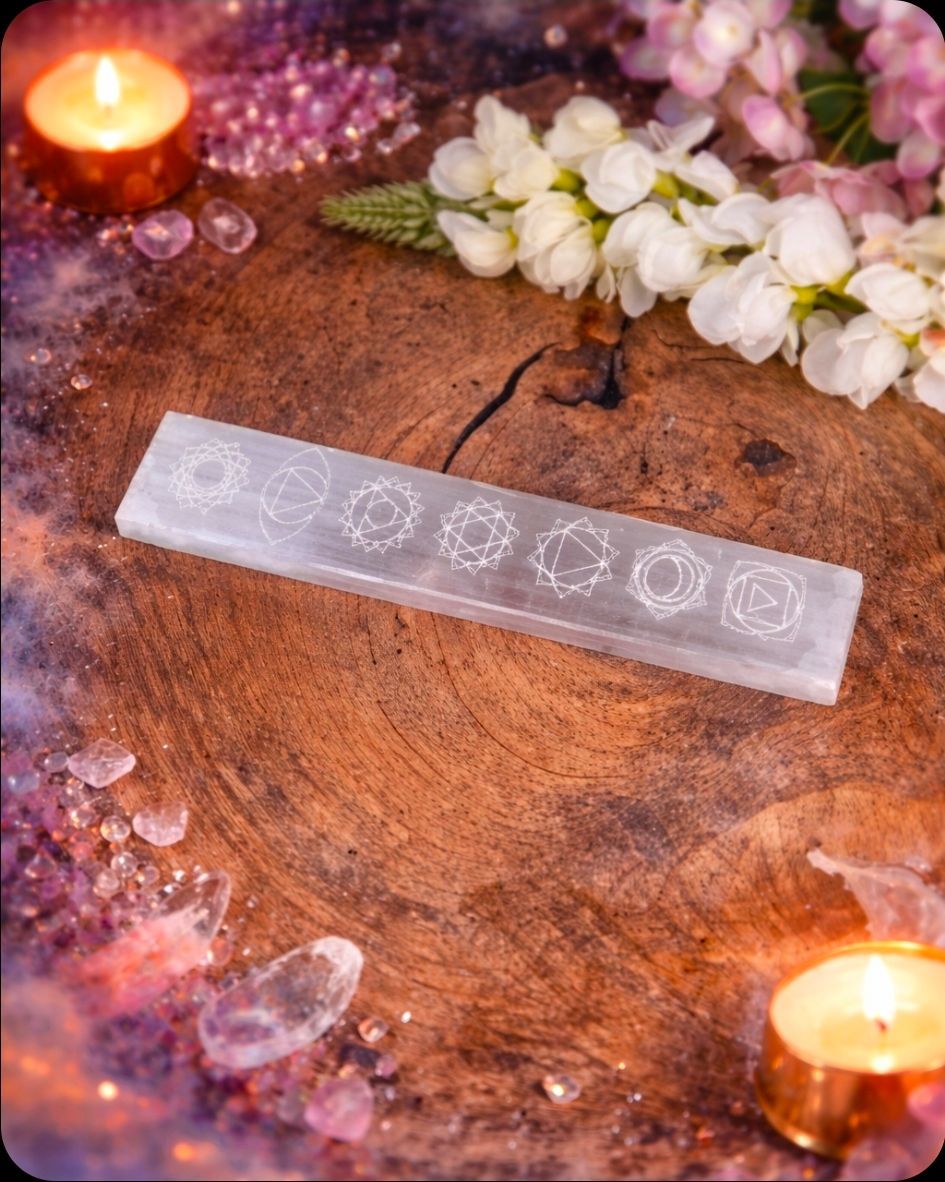 Oplaadsteen Seleniet met Chakra Symbolen