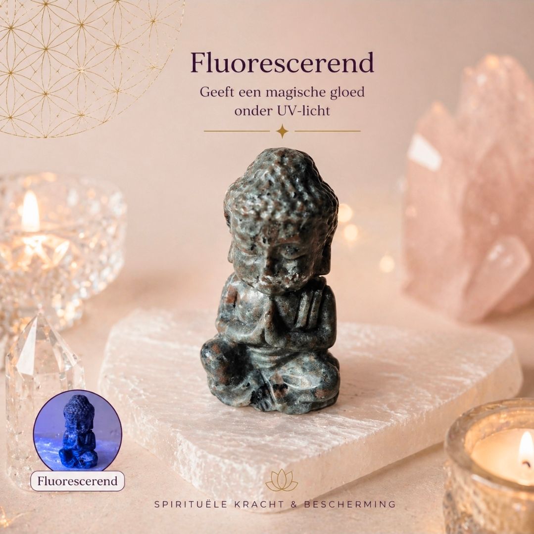 Sodalite Buddha Gemstone / 8 cm - Fluorescent