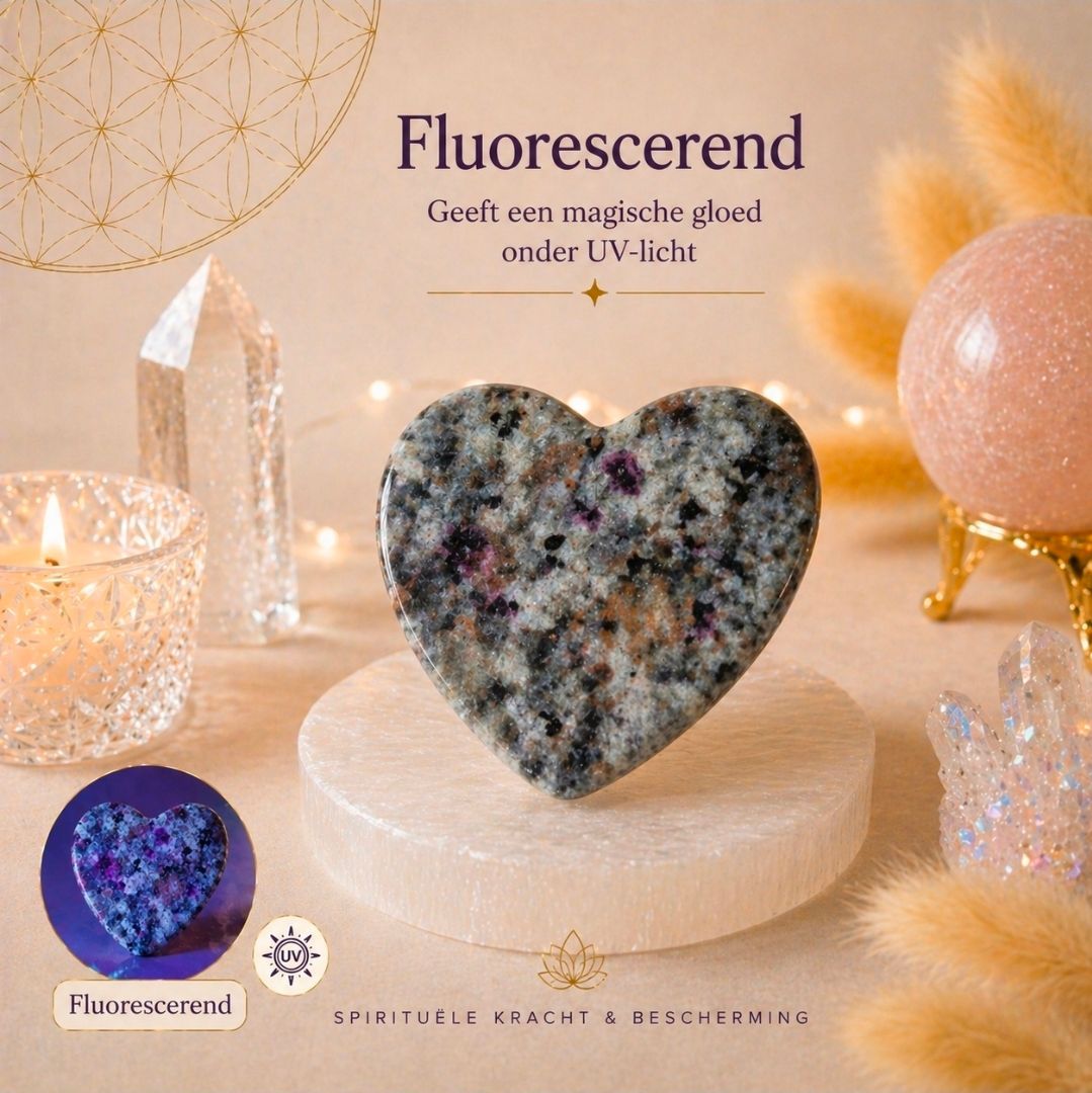 Sodalite Gemstone Heart / 3-4 cm - Fluorescent (MG)