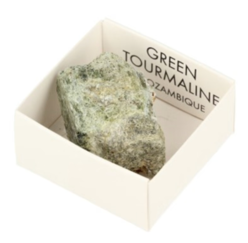 Groen en roze toermalijnkristal in een wit doosje met de tekst