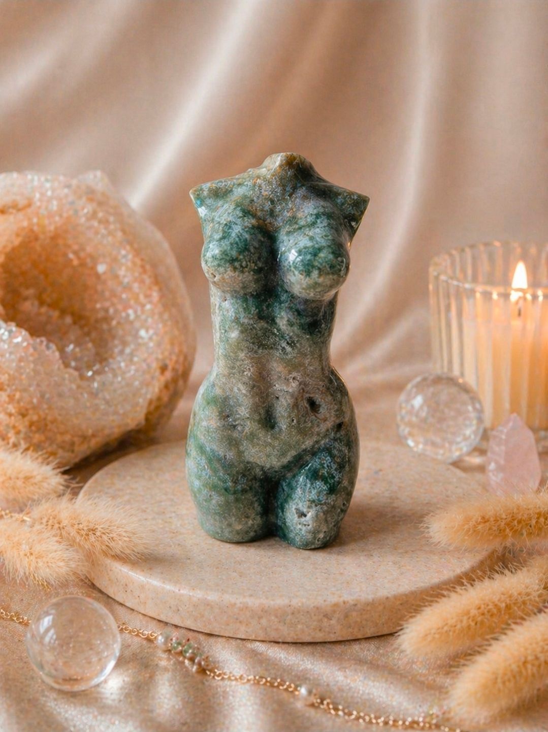 Female Body Moss Agate - 15 cm