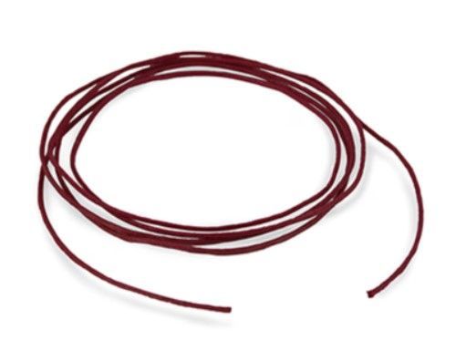 Opgerold kastanjebruin leren koord.