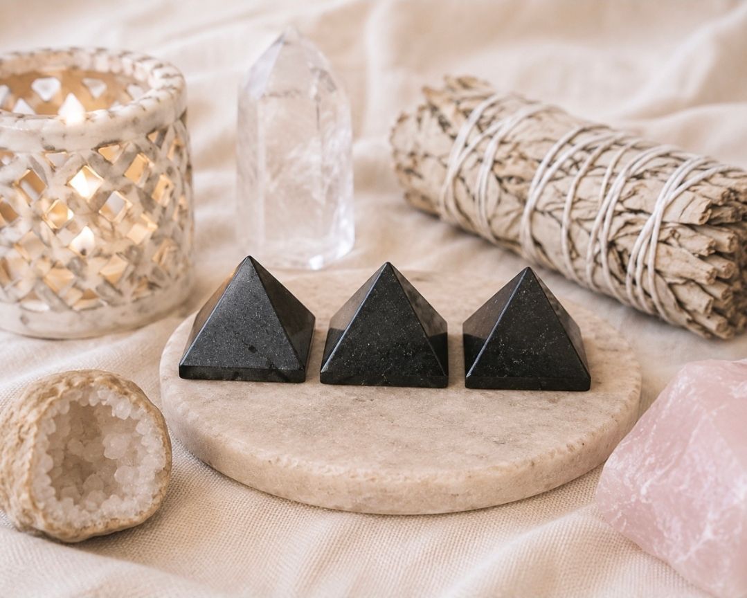 Black Tourmaline gemstone pyramid - 2.5 - 3 cm