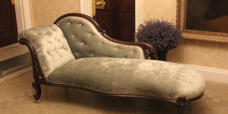 Chaise longue in velvet