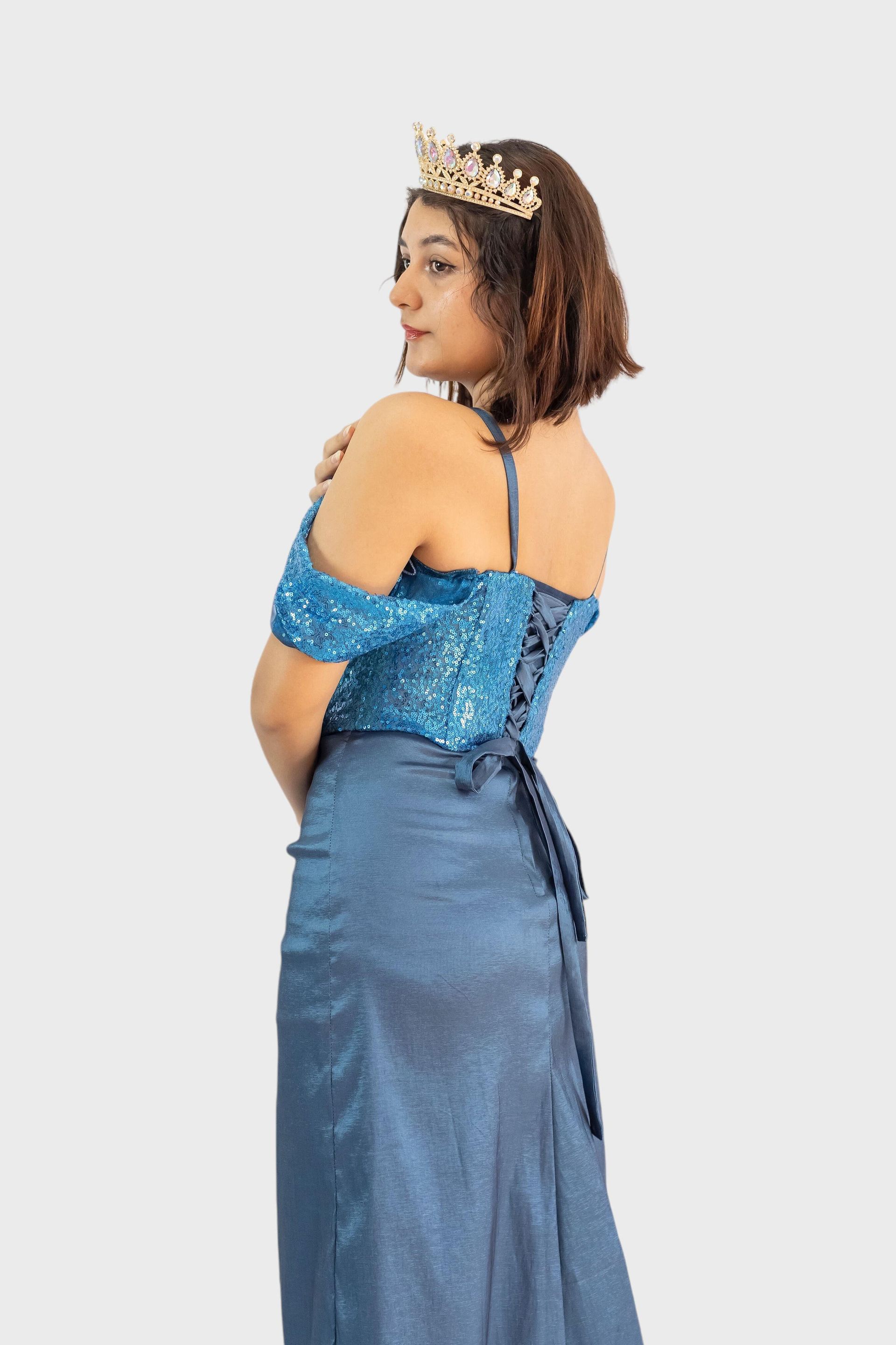 vestido de graduación color celeste aqua