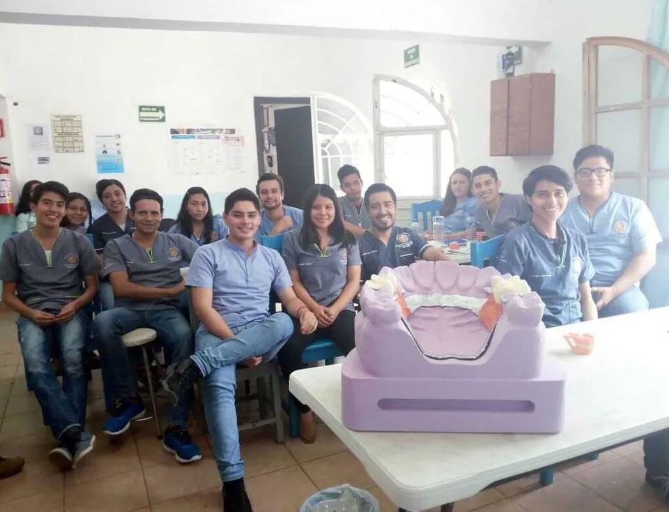 ESCUELA TÉCNICA DE PRÓTESIS DENTAL