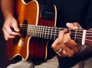 catedral dos discipulos oferece cursos de violão gratuitamente.