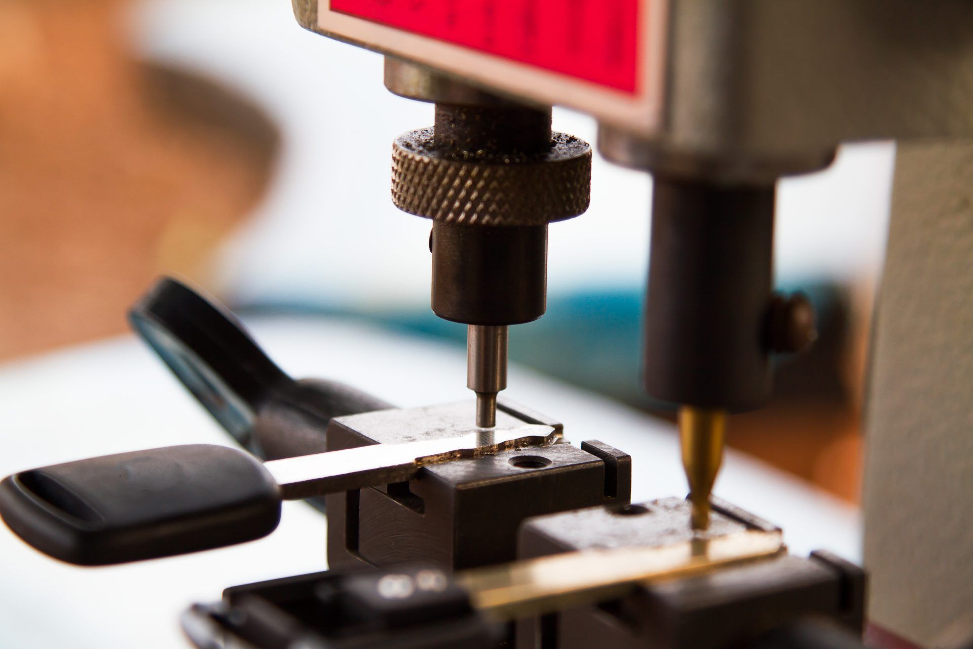 A close up of a machine that is cutting a key