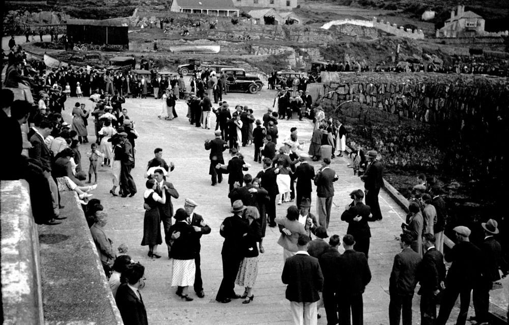 Antrim Square, Cashel Set