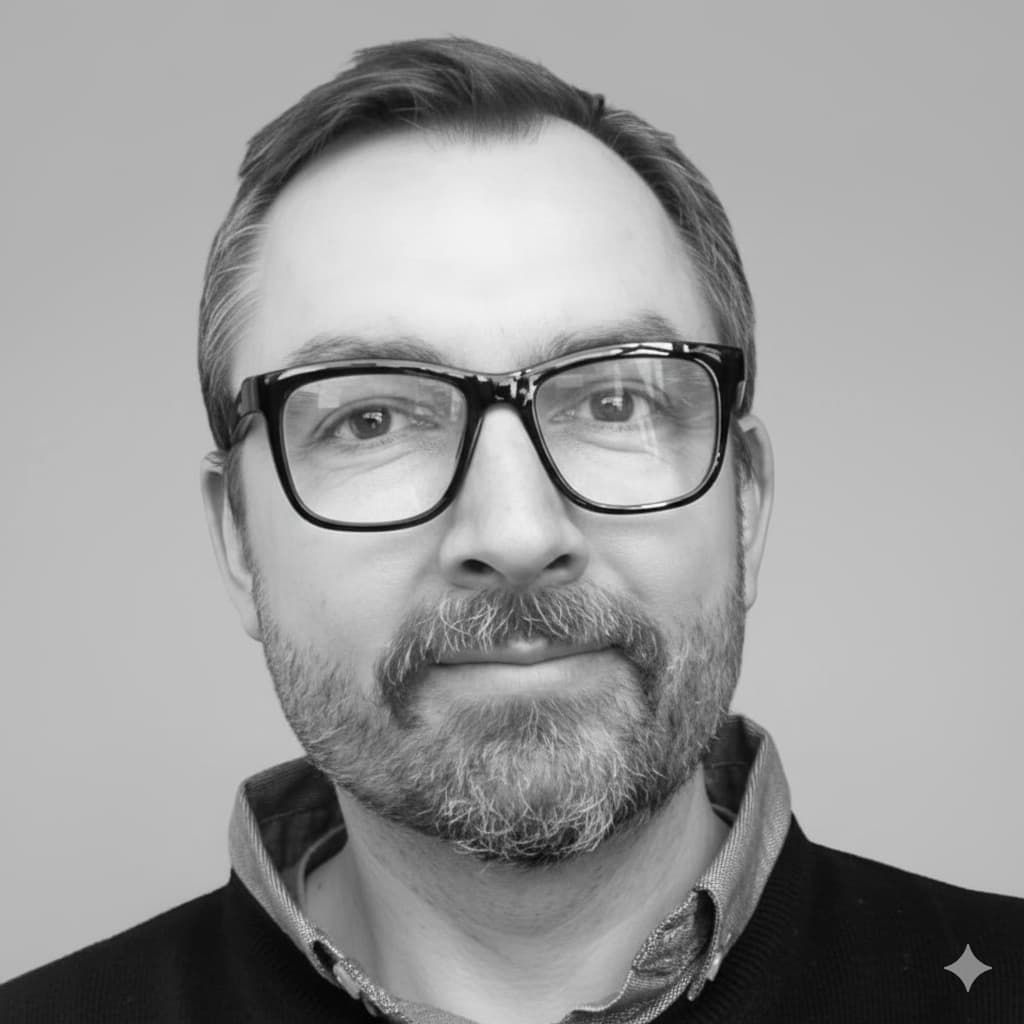 Professional headshot of Sam Jordan, an expert Physics tutor recommended by Simply Chemistry.