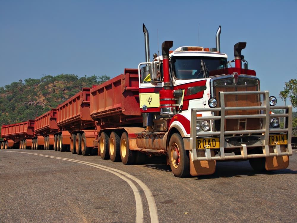 A Red and White Semi Truck With a License Plate That Says Rn40 — Cohen’s Towing & 4WD Recoveries In Alice Springs, NT