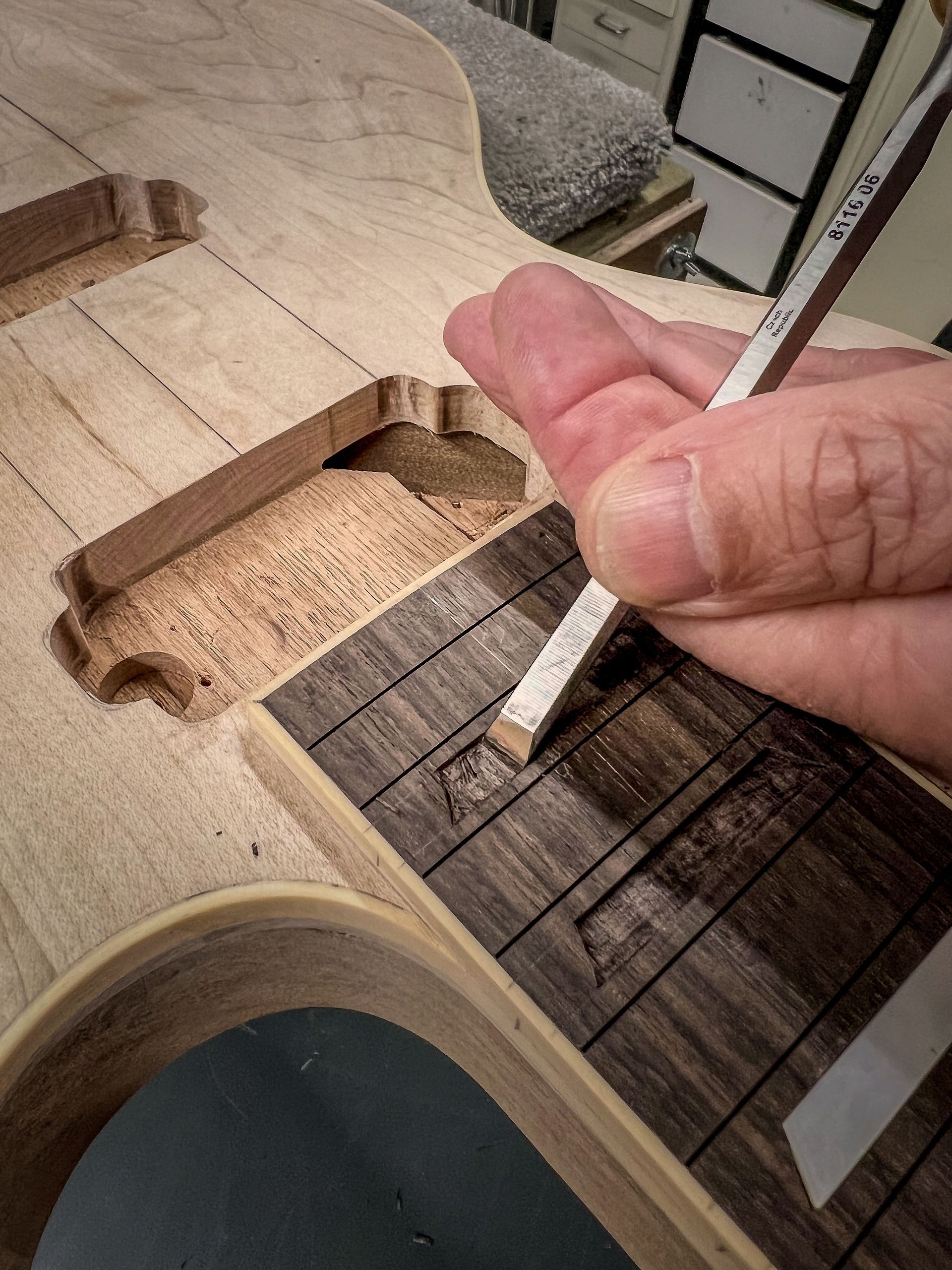 Handgemaakte gitaar.  Art of Noise Guitars. MOP inleg.