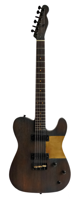 Een bruine elektrische gitaar . Messing slagplaat. Custom gitaar. Handgebouwde gitaar. Art of Noise Guitars