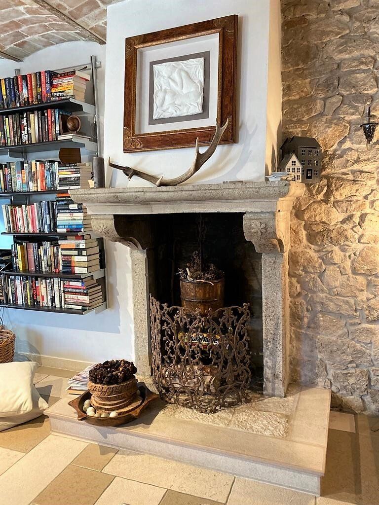 caminetto in pietra