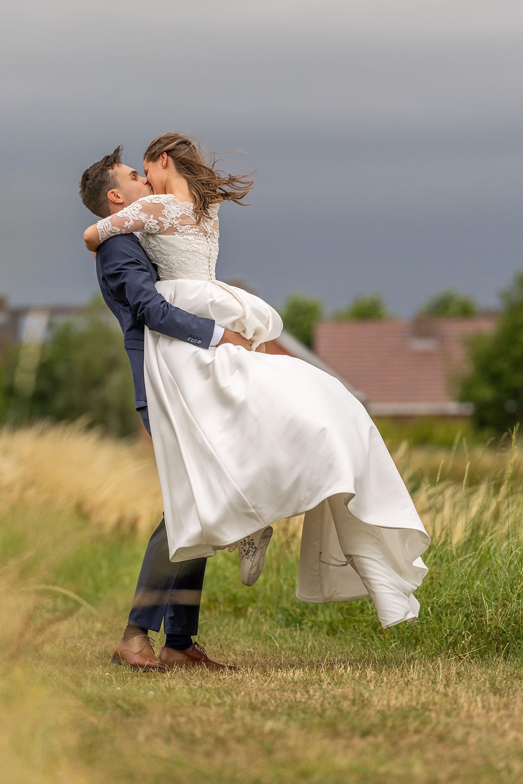 Bruid en bruidegom tijdens Armeens huwelijk in Antwerpen