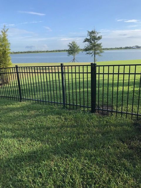 Aluminum pool fence