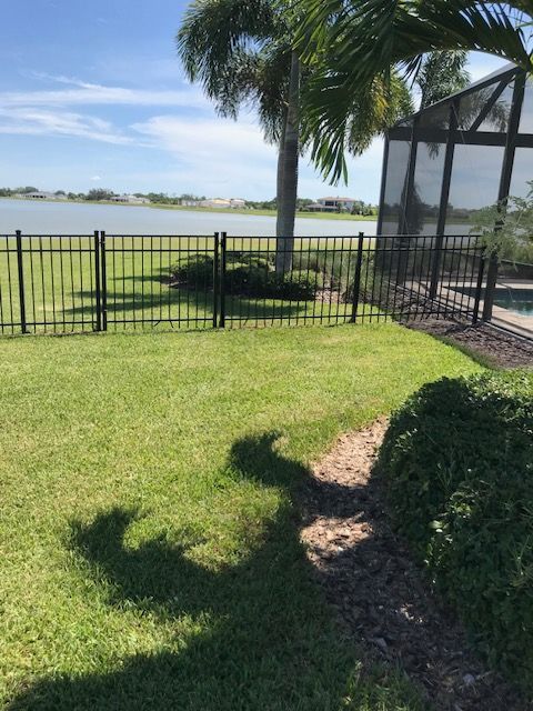 Decorative aluminum fence