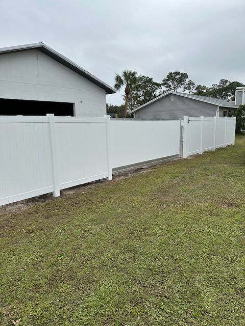 Weather-resistant fence