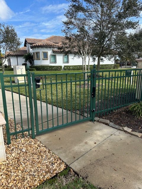 Aluminum fence panels