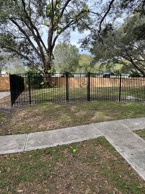 Aluminum privacy fence