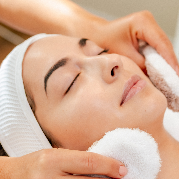 Gesichtsbehandlungen Pure Facials