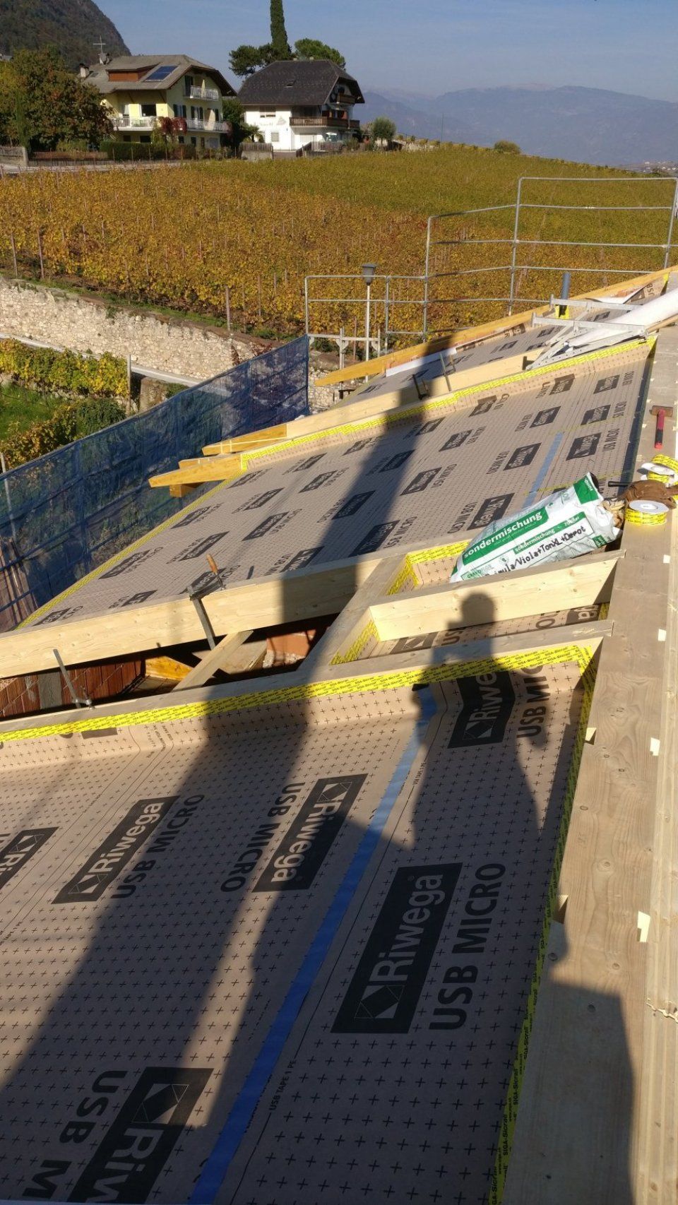 Costruzione di un tetto in legno