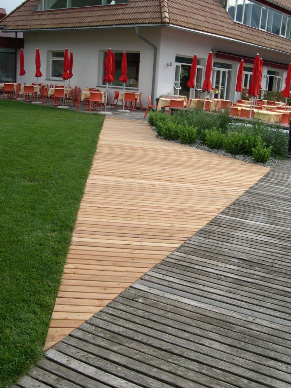 Pavimentazione di un giardino in legno