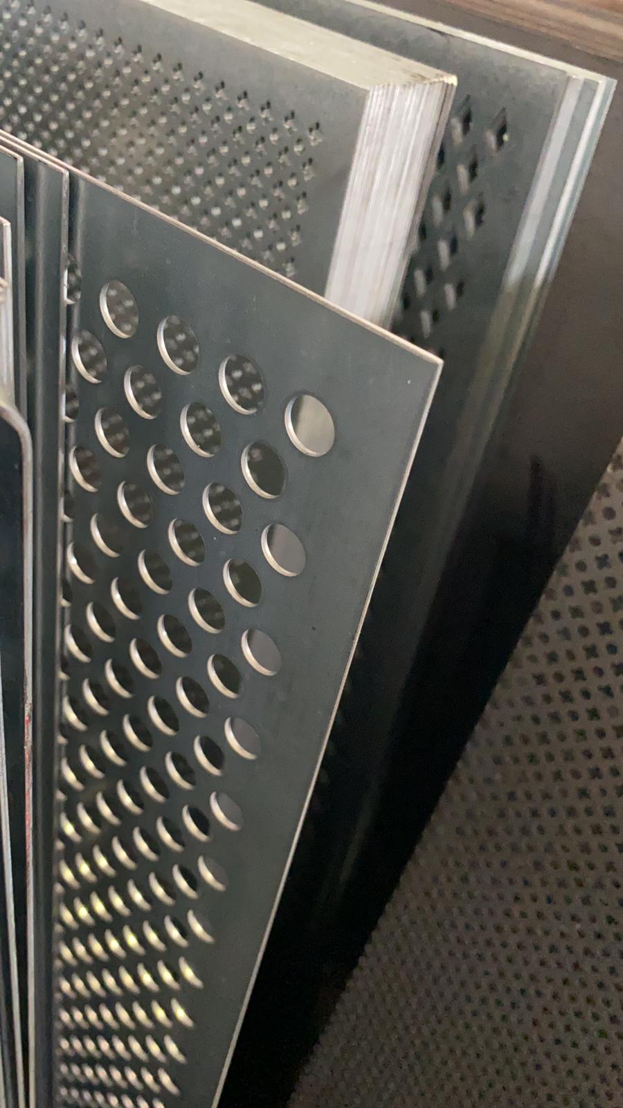 pannelli e lamine di metallo forati